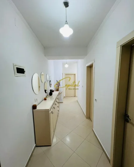 Tirane, jepet me qera apartament 3+1 Kati 2, 115 m² 650 € (DON BOSKO)