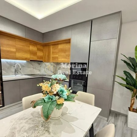 Tirane, jepet me qera apartament 2+1 Kati 4, 90 m² 650 € (Fresku)