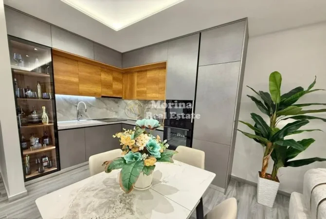 Tirane, jepet me qera apartament 2+1 Kati 4, 90 m² 650 € (Fresku)