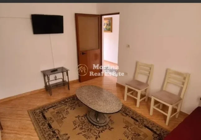 Tirane, jepet me qera shtepi 1+1 Kati 1, 50 m² 300 € (5 Maji)
