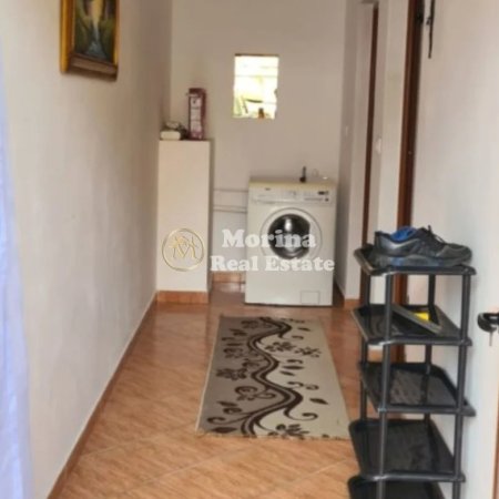Tirane, jepet me qera shtepi 1+1 Kati 1, 50 m² 300 € (5 Maji)