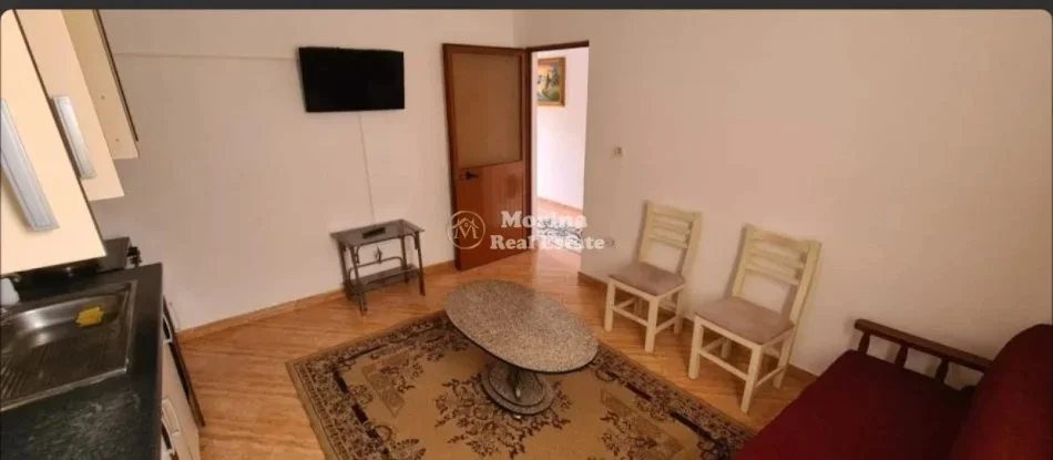 Tirane, jepet me qera shtepi 1+1 Kati 1, 50 m² 300 € (5 Maji)