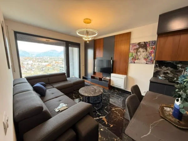 Tirane, jepet me qera apartament 1+1 Kati 8, 600 € 