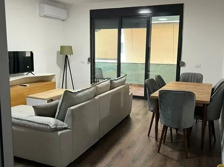 Tirane, jepet me qera apartament 3+1+Aneks+Ballkon Kati 4, 126 m² 1.000 € 