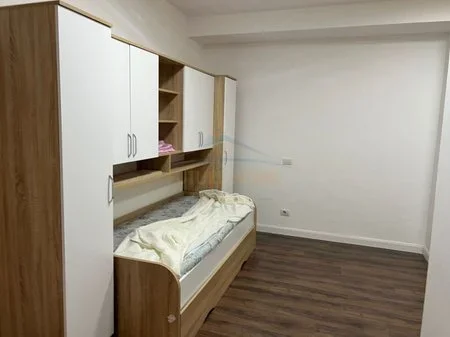 Tirane, jepet me qera apartament 3+1+Aneks+Ballkon Kati 4, 126 m² 1.000 € 