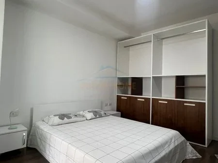Tirane, jepet me qera apartament 3+1+Aneks+Ballkon Kati 4, 126 m² 1.000 € 