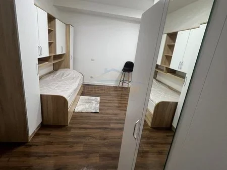 Tirane, jepet me qera apartament 3+1+Aneks+Ballkon Kati 4, 126 m² 1.000 € 
