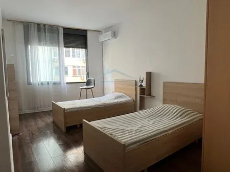 Tirane, jepet me qera apartament 3+1+Aneks+Ballkon Kati 4, 126 m² 1.000 € 