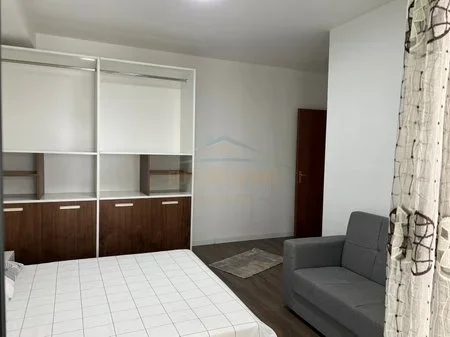 Tirane, jepet me qera apartament 3+1+Aneks+Ballkon Kati 4, 126 m² 1.000 € 