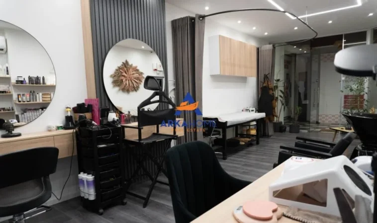 Tirane, shitet ambjent biznesi Kati 2, 38 m² 