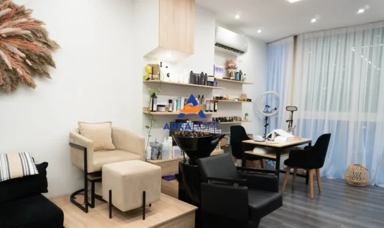 Tirane, shitet ambjent biznesi Kati 2, 38 m² 
