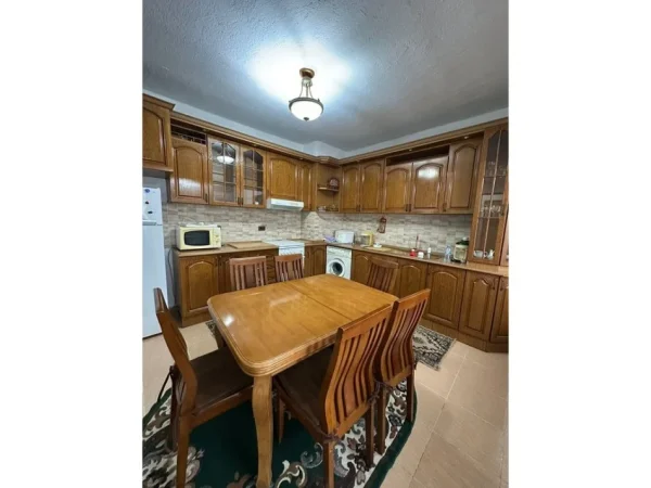 Tirane, jepet me qera apartament 2+1 Kati 9, 80 m² 520 € (don bosko)