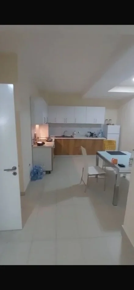 Tirane, jepet me qera apartament 1+1+Ballkon Kati 2, 120 m² 550 € (ALI DEMI)