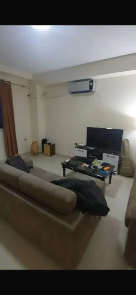 Tirane, jepet me qera apartament 1+1+Ballkon Kati 2, 120 m² 550 € (ALI DEMI)