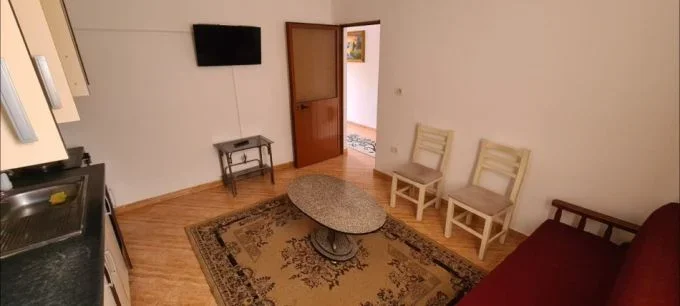 Tirane, jepet me qera apartament 1+1+Aneks+Ballkon Kati 1, 50 m² 300 € (allias)