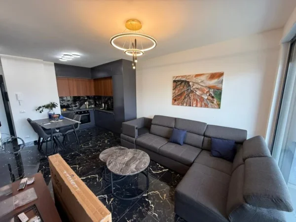 Tirane, jepet me qera apartament 1+1 Kati 8, 550 € 