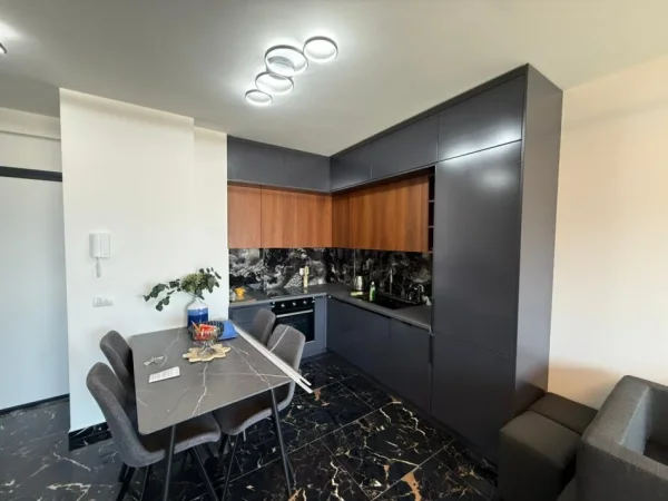 Tirane, jepet me qera apartament 1+1 Kati 8, 550 € 