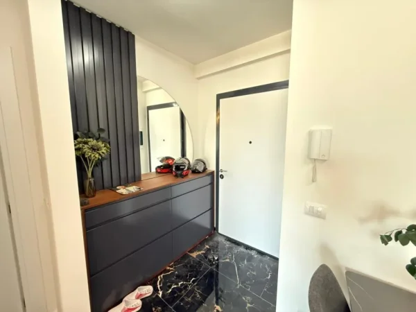 Tirane, jepet me qera apartament 1+1 Kati 8, 550 € 