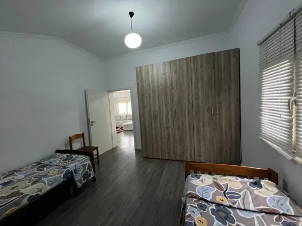 Tirane, jepet me qera apartament 2+1+Ballkon Kati 3, 80 m² 480 € (QYTET STUDENTI)