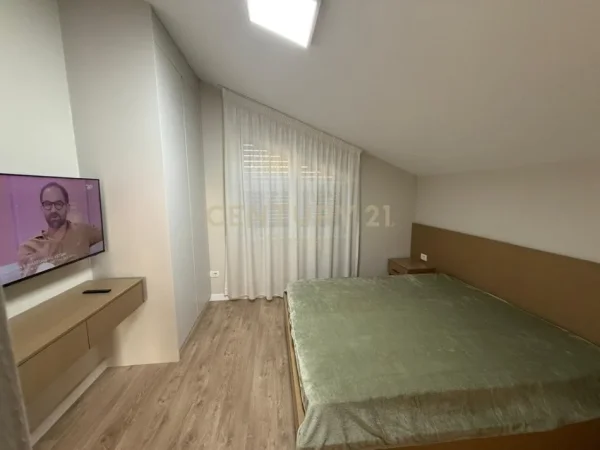 Tirane, jepet me qera apartament 2+1 Kati 3, 100 m² 900 € (Qyteti Studenti)