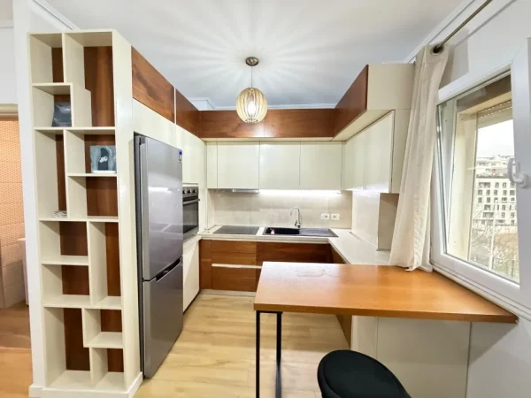Tirane, jepet me qera apartament 2+1+Ballkon Kati 2, 90 m² 700 € (Kopshti ZOO)