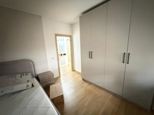 Tirane, jepet me qera apartament 2+1+Ballkon Kati 2, 90 m² 700 € (Kopshti ZOO)