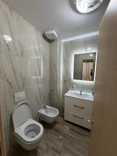 Tirane, jepet me qera apartament 2+1+Ballkon Kati 2, 90 m² 700 € (Kopshti ZOO)