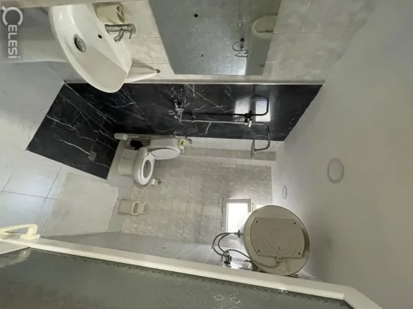 Shqiperi, jepet me qera apartament 2+1+Ballkon Kati 4, 83 m² 750 € (QENDER)