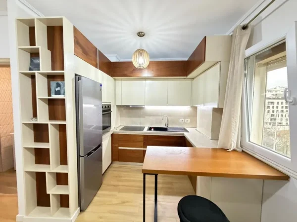 Tirane, jepet me qera apartament Kati 2, 700 € (Kopshti Zoologjik)