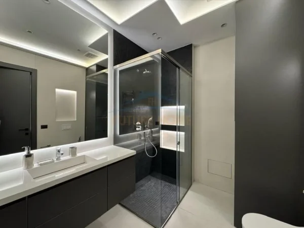 Tirane, jepet me qera apartament 1+1 Kati 4, 79 m² 1.000 € (Deliorgji)