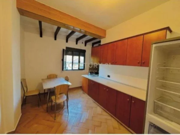 Tirane, shitet apartament 3+1 Kati 3, 135 m² 190.000 € (Vilat Gjermane)