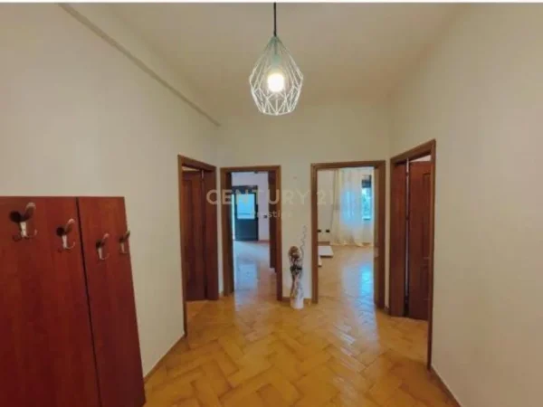 Tirane, shitet apartament 3+1 Kati 3, 135 m² 190.000 € (Vilat Gjermane)