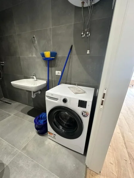 Tirane, jepet me qera apartament 1+1 Kati 3, 65 m² 600 € 