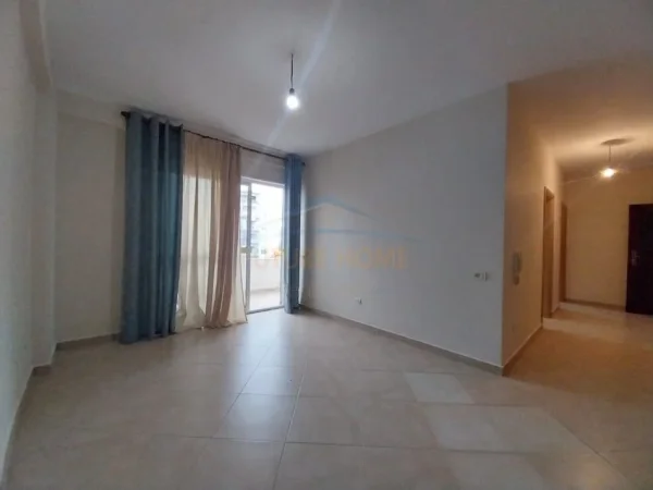Shqiperi, jepet me qera apartament 2+1 Kati 4, 76 m² 400 € (don bosko)