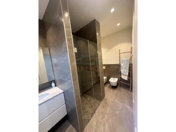 Tirane, jepet me qera apartament 2+1 Kati 0, 110 m² 1.400 € (Mjull Bathore)