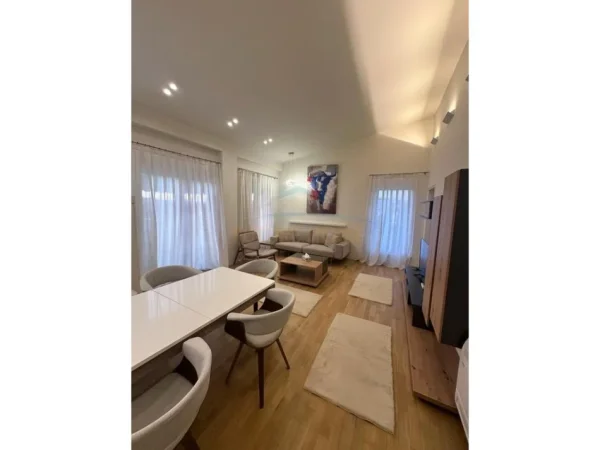 Tirane, jepet me qera apartament 2+1 Kati 0, 110 m² 1.400 € (Mjull Bathore)