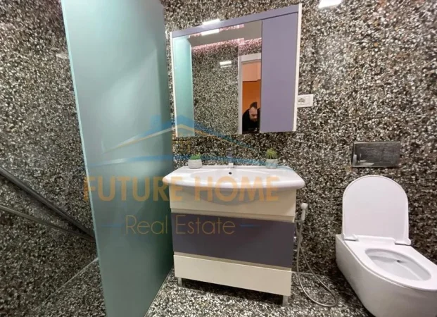 Tirane, jepet me qera apartament 2+1 Kati 5, 110 m² 700 € (fusha aviacionit)