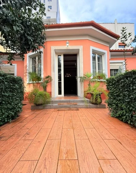 Vlore, jepet me qera apartament 2+1 , 160 m² 2.000 € 