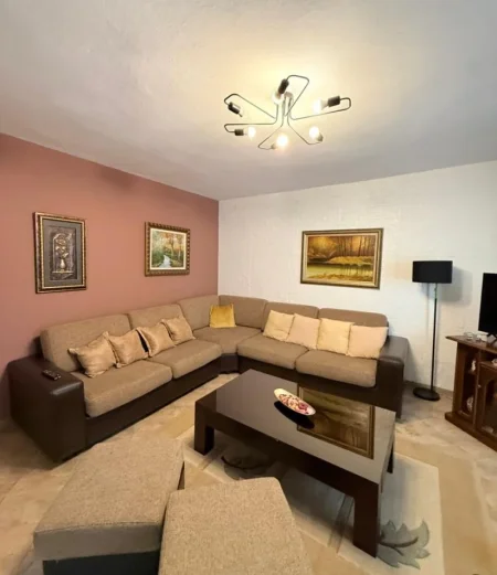 Vlore, jepet me qera apartament 2+1 , 160 m² 2.000 € 