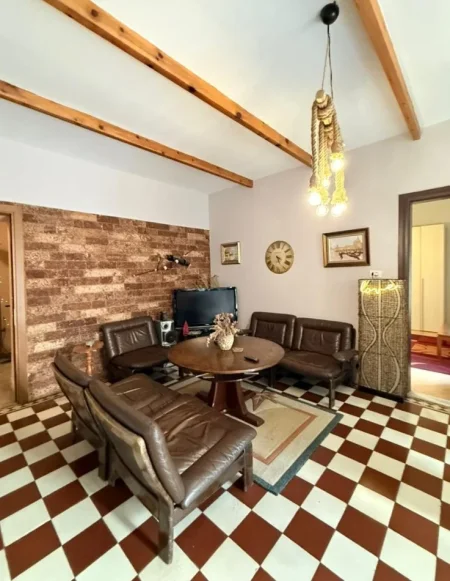 Vlore, jepet me qera apartament 2+1 , 160 m² 2.000 € 