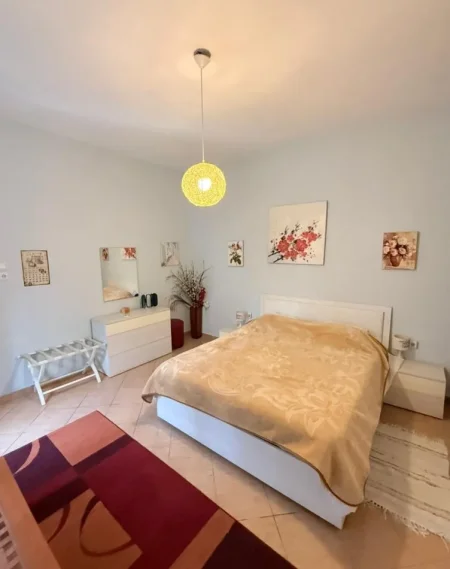 Vlore, jepet me qera apartament 2+1 , 160 m² 2.000 € 