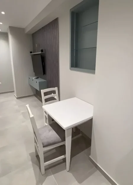 Tirane, jepet me qera garsonier Kati 6, 46 m² 400 € (Rruga 5 Maj (Concordi))