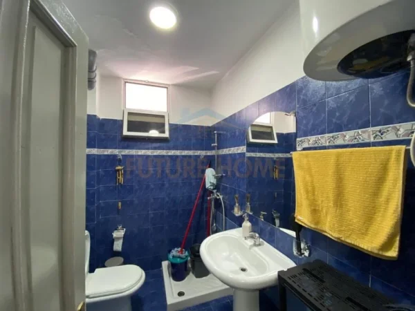 Tirane, jepet me qera apartament 1+1 Kati 2, 54 m² 500 € (Ali Demi)