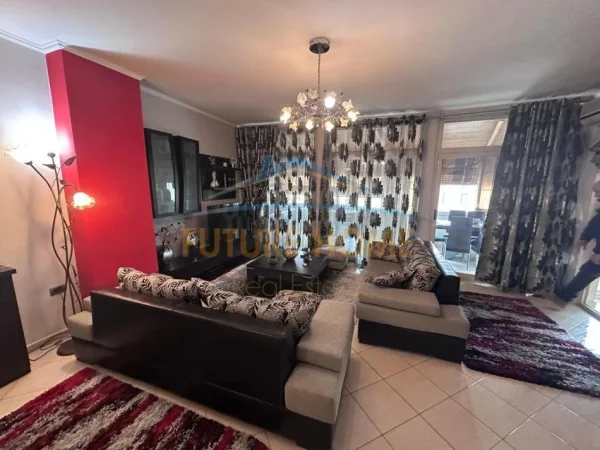 Tirane, jepet me qera apartament 2+1 , 90 m² 700 €   Rruga e Barrikadave,