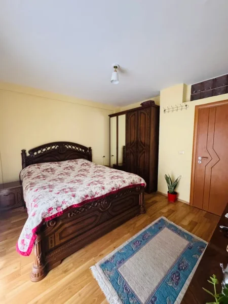 Tirane, jepet me qera apartament 1+1+Ballkon Kati 5, 80 m² 750 € (Stadiumi Dinamo)