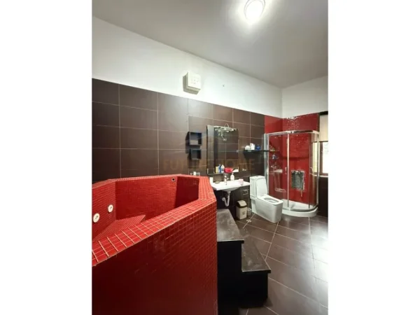 Tirane, jepet me qera apartament 2+1 Kati 4, 120 m² 1.200 € (rruga e dibres)