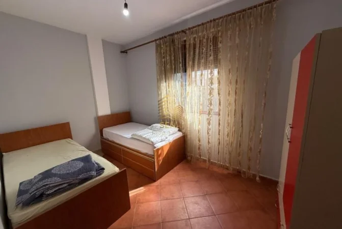 Tirane, jepet me qera apartament 2+1+Ballkon Kati 2, 90 m² 450 € (Rruga e Dibres, pas Amerikan 2)