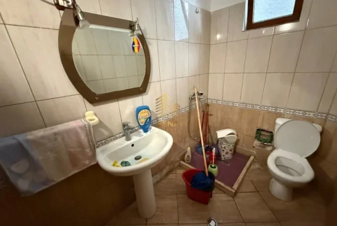 Tirane, jepet me qera apartament 2+1+Ballkon Kati 2, 90 m² 450 € (Rruga e Dibres, pas Amerikan 2)