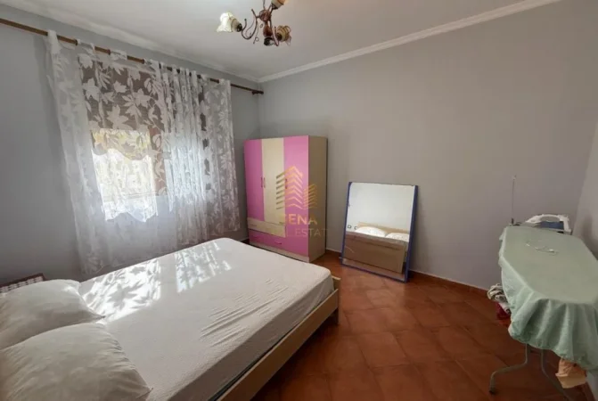 Tirane, jepet me qera apartament 2+1+Ballkon Kati 2, 90 m² 450 € (Rruga e Dibres, pas Amerikan 2)