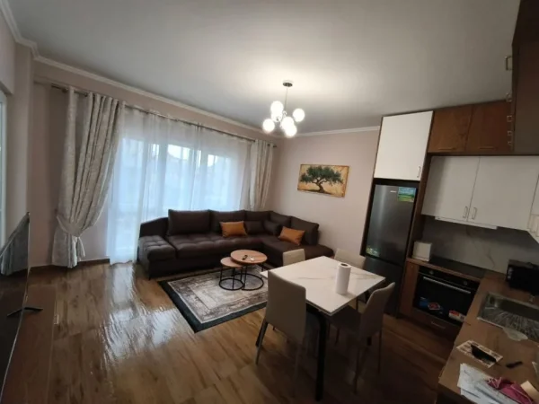 Tirane, jepet me qera apartament 1+1+Ballkon Kati 4, 66 m² 800 € (ZOGU I ZI)
